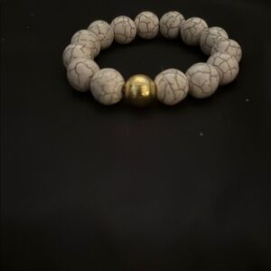 Elegant Gold and Cream Beaded Bracelet